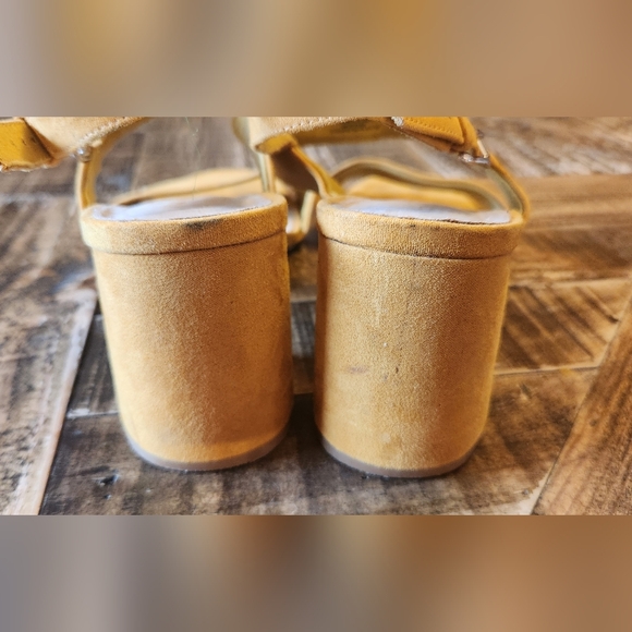 Old Navy Block Heel Sandals in Mustard Suede Size 10 - Picture 8 of 15